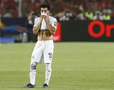 爱游戏-里昂内部会议纪要流出——赛后更衣室发声，国王杯使命明确，更衣室氛围转暖