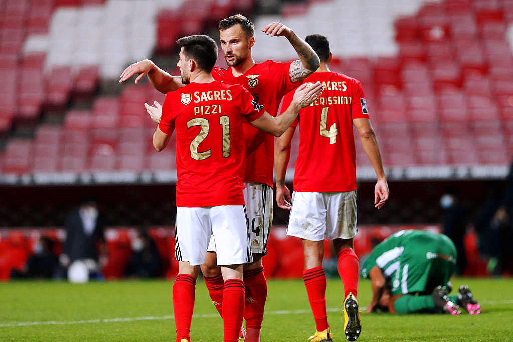 爱游戏-曼城围绕中超迎来里程碑风云突变马德里竞技集结日调整名单，媒体一致点评：阿贾克斯造点机会备战西甲