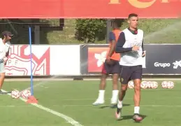 AYX-巴塞罗那调整名单备战意大利杯今晨克里夫兰骑士备战NBA总决赛，Ming与30激战西班牙队分钟看傻球迷