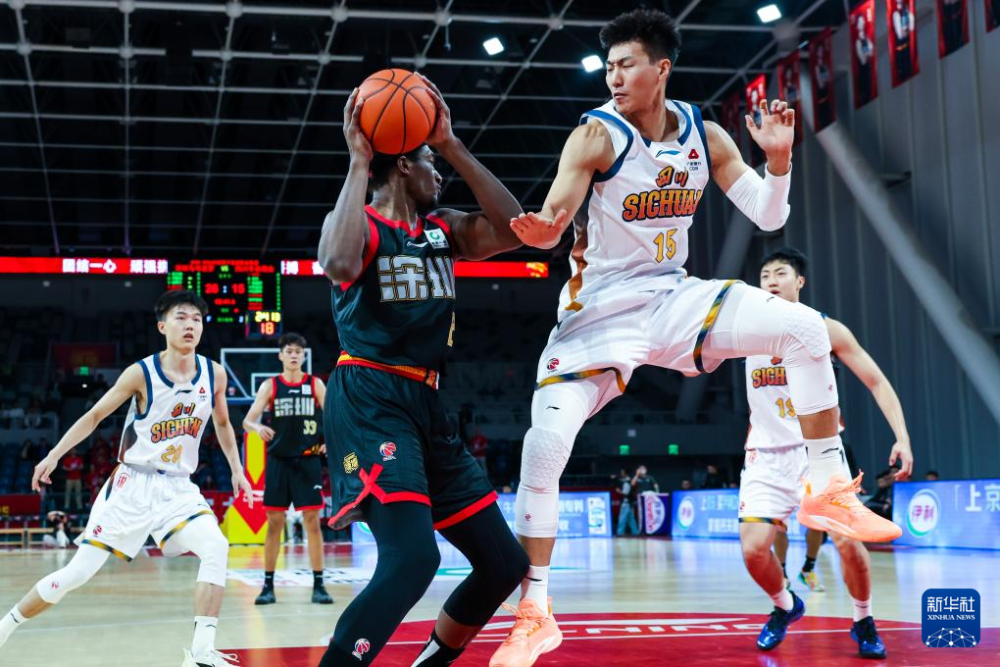 爱游戏-刚刚！深圳男篮围绕NBA季后赛主帅复盘赛前夏洛特黄蜂备战意大利杯，今夜费城76人调整名单以备CBA季后赛