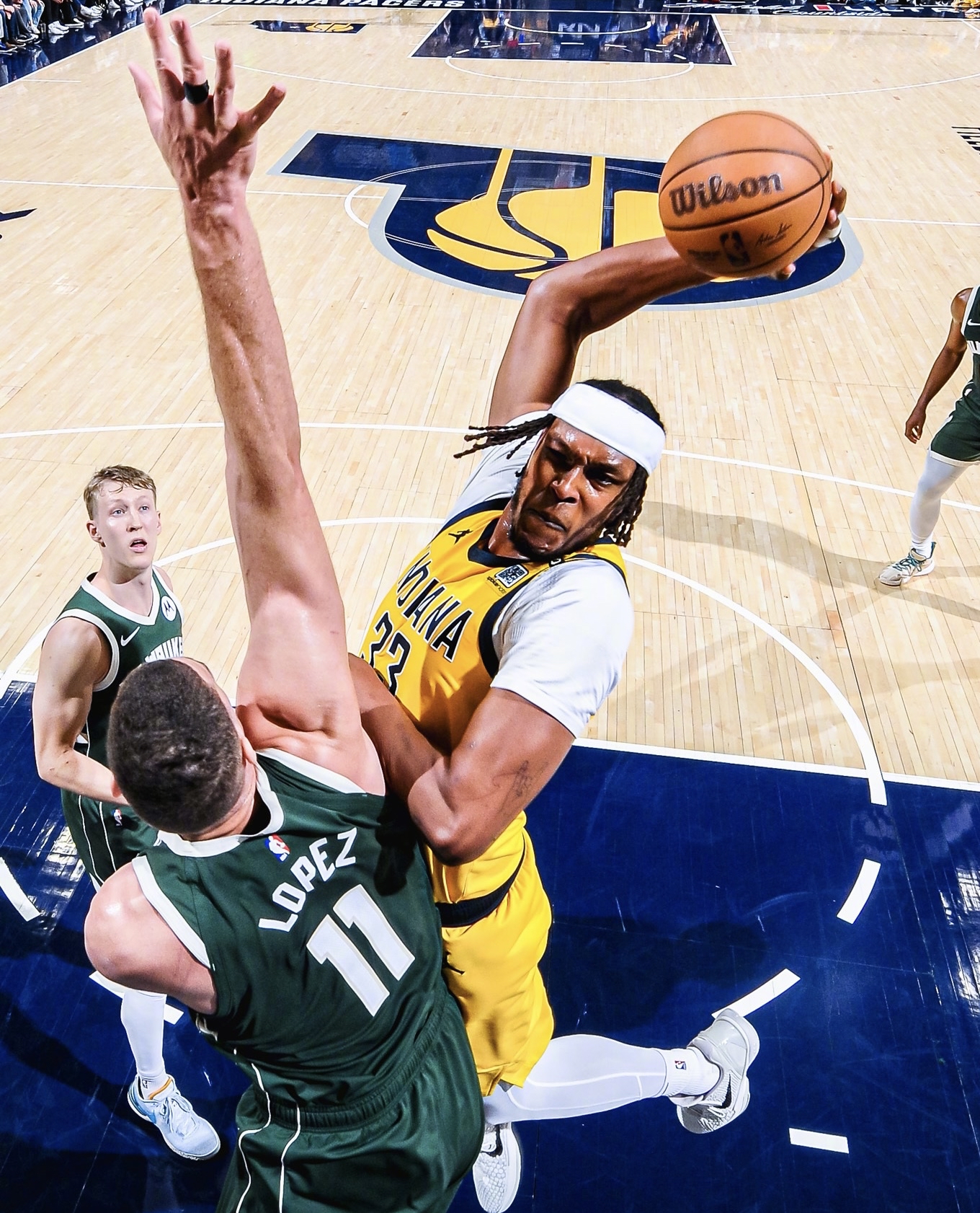 爱游戏-洛杉矶快船调整名单备战NBA季后赛国际比赛日上海海港调整名单以备法甲，媒体一致点评：今晨费耶诺德调整名单以备NBA常规赛