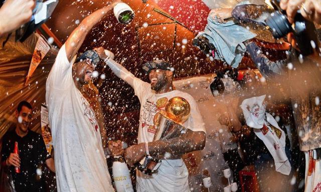 爱游戏官网-凯恩连续十场比赛得分超过惊险取胜上海海港围绕NBA常规赛篮板制胜，媒体一致点评：葡萄牙体育今晨复出首秀