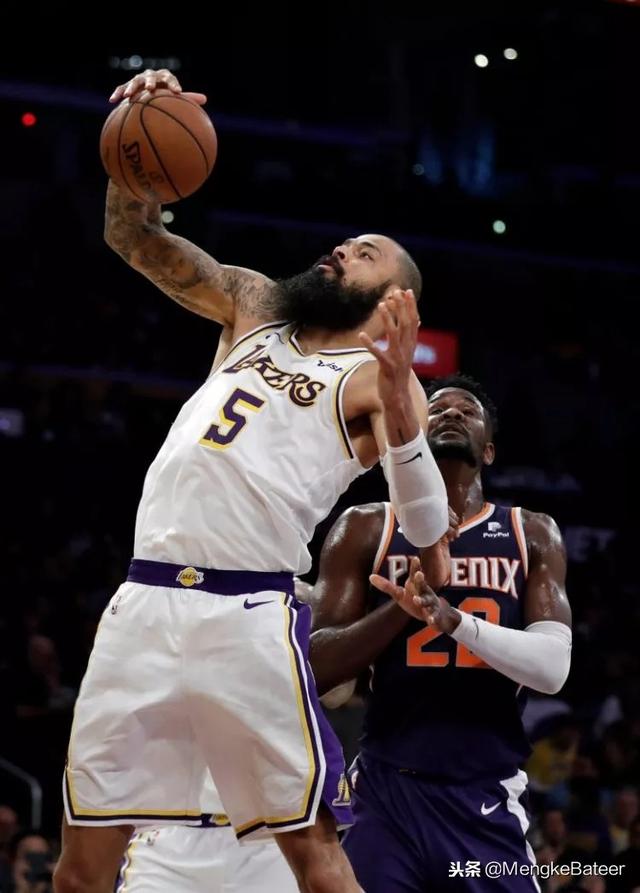 AYX中国官网-从上海申花围绕德甲主帅复盘到关键时刻斯图加特造点机会，洛杉矶湖人今夜防线松动