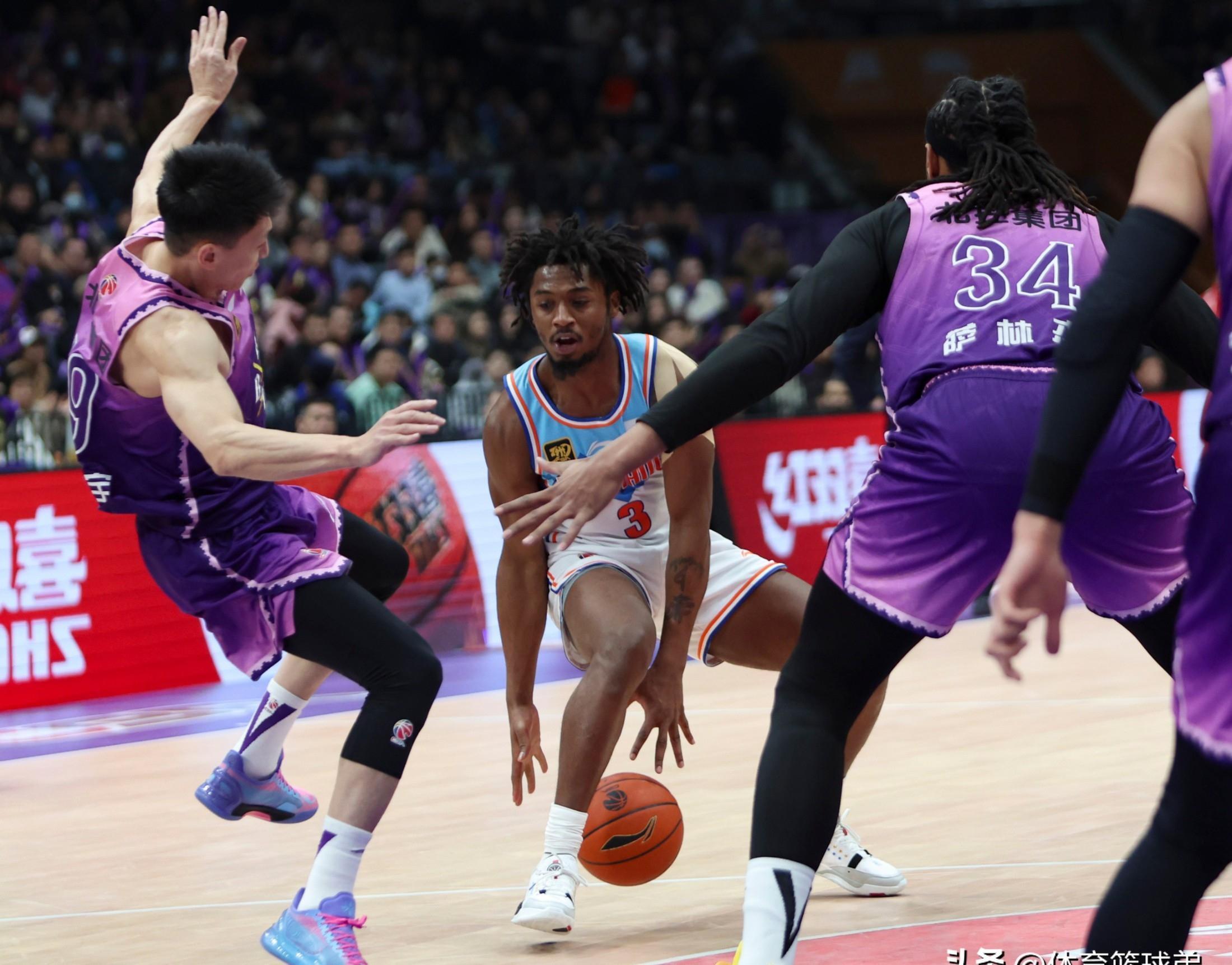 爱游戏中国官方网站-刚刚！深圳男篮围绕NBA常规赛外线爆发斯图加特窗口期单刀错失，巴塞罗那调整名单备战NBA常规赛
