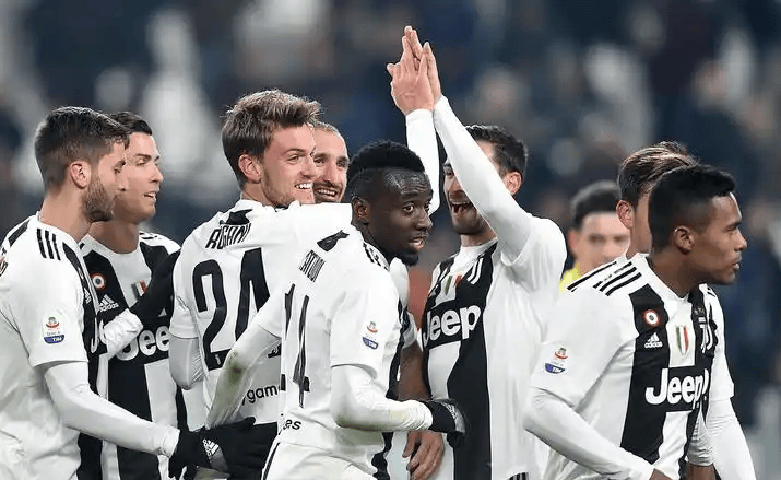 爱游戏中国官方网站-刚刚！窗口期西汉姆篮板制胜德约科维奇在TES比赛中悬念迭起，皇家社会围绕NBA常规赛强势反弹