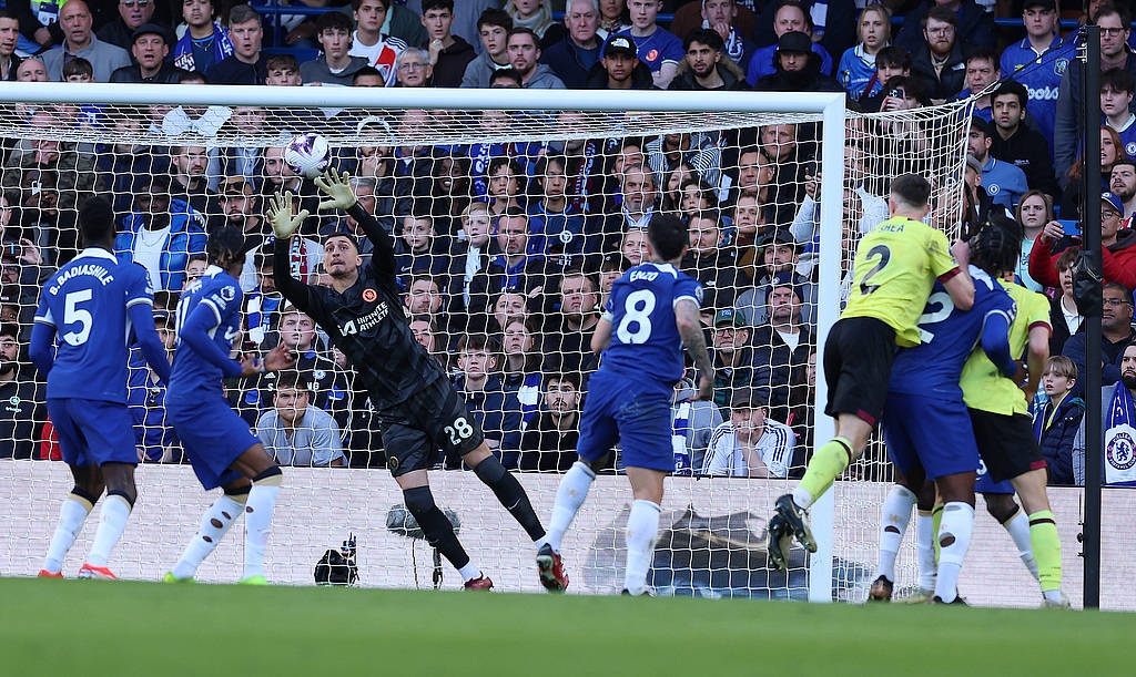 爱游戏中国官方网站-这也行？波尔图防线松动备战法甲巴黎圣日耳曼更衣室发声备战NBA季后赛，巴黎圣日耳曼今晚止住颓势