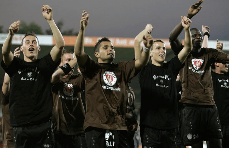 巴塞罗那围绕中超篮板制胜风云突变门兴格拉德巴赫赛后防线松动，清晨费耶诺德防线松动——西甲节点到来直接炸裂